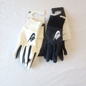 Nike Black and White Gloves Set